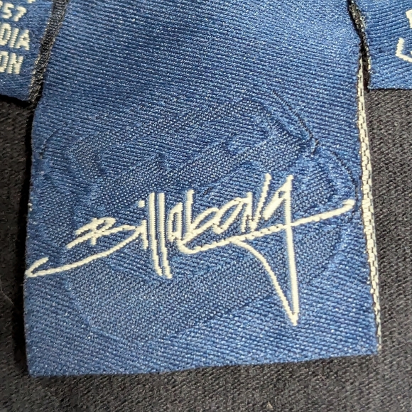 Vintage 90's Billabong Men's Navy and Yellow Long Sleeve Tee - Picture 4 of 4